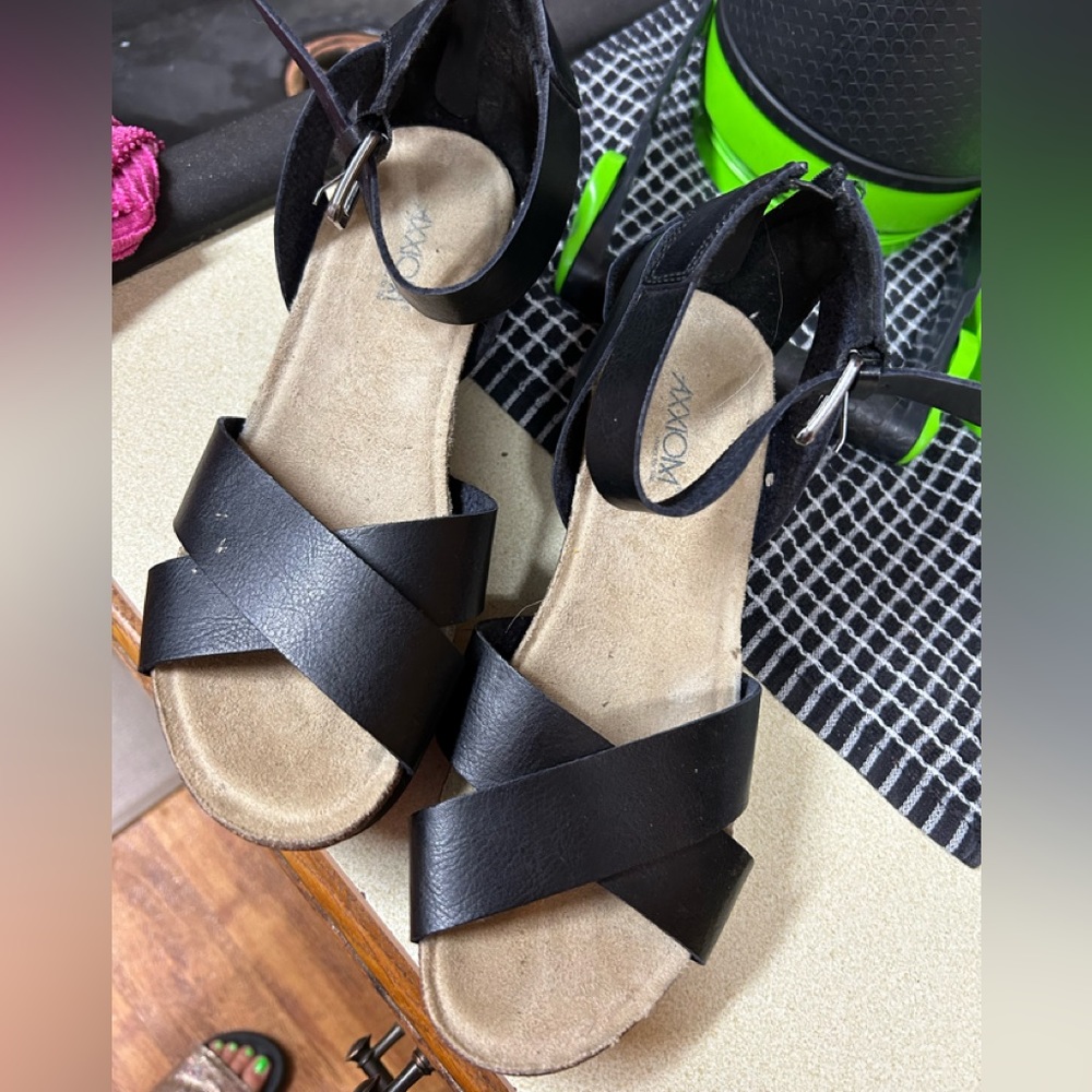 Wedges black Axxiom